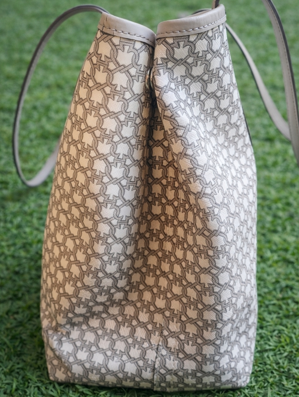 Nwot kate spade Gray and Cream Patterned Tote - Picture 4 of 4